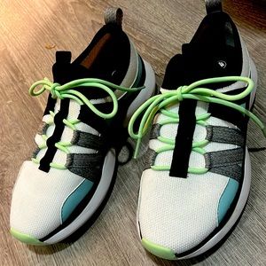 Nurture//response BOULDER size 6.5